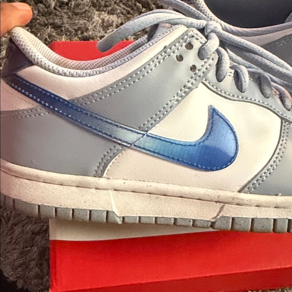 Nike Dunk Low in Light Blue and Navy - Picture 3 of 8